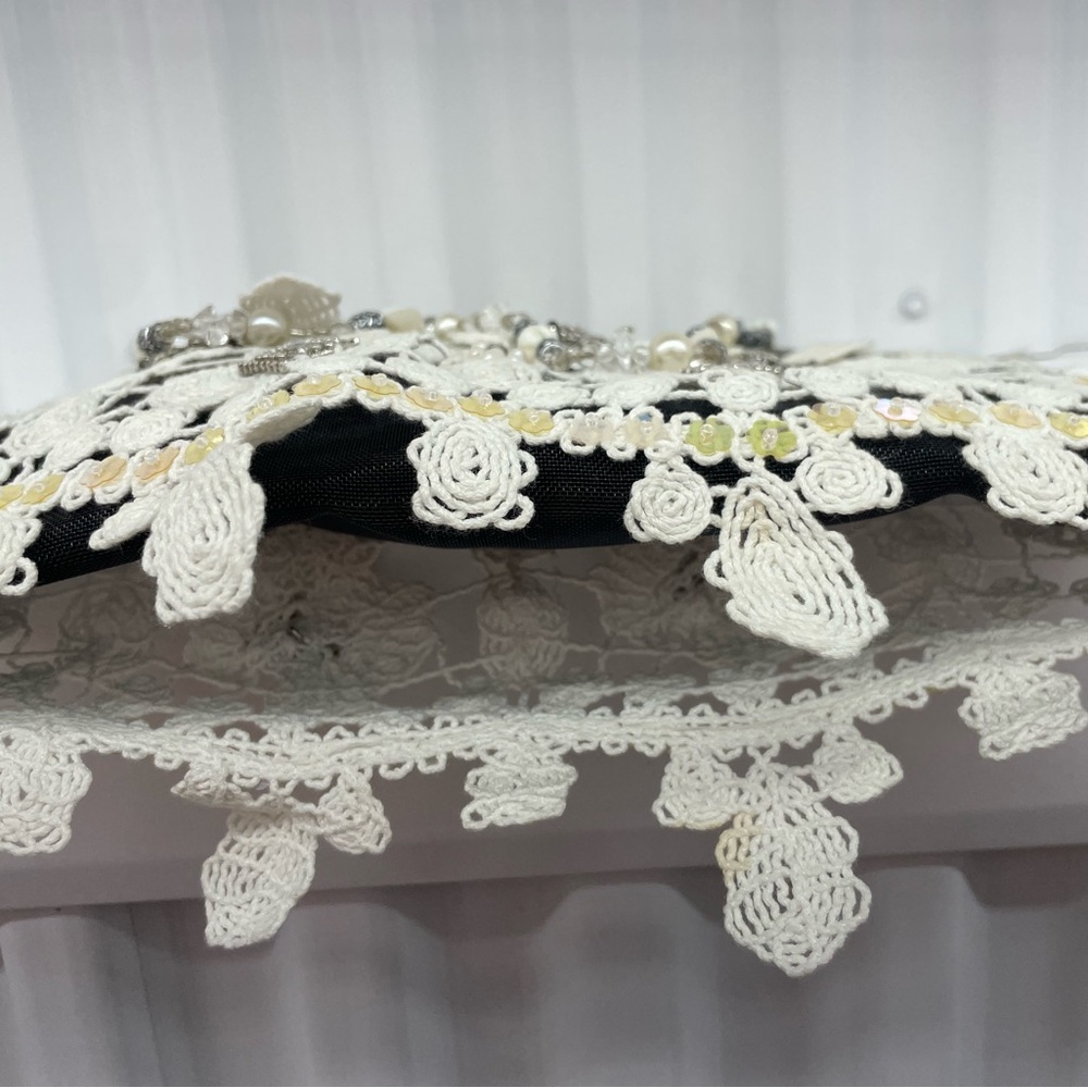 Mary Frances Lace Purse - Picture 5 of 11